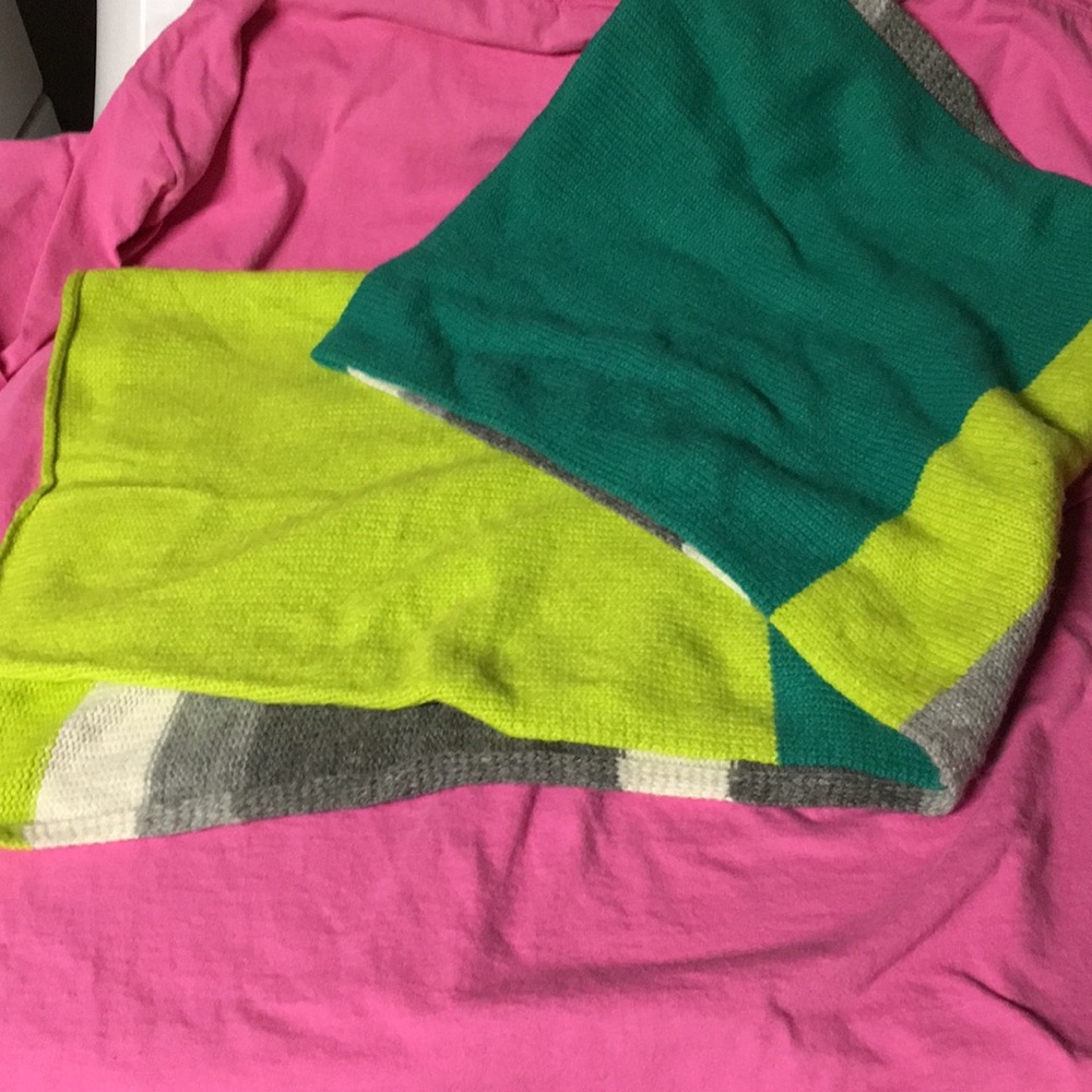 Acrylic stripes scarf